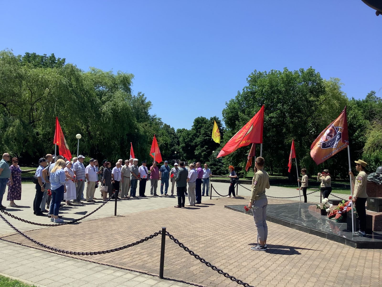 Памятник сынам Кубани павшим в Афганистане Краснодар. Мемориал участникам локальных войн Краснодар Чистяковская роща. Чистяковская роща Краснодар мемориал. Кубанцы.